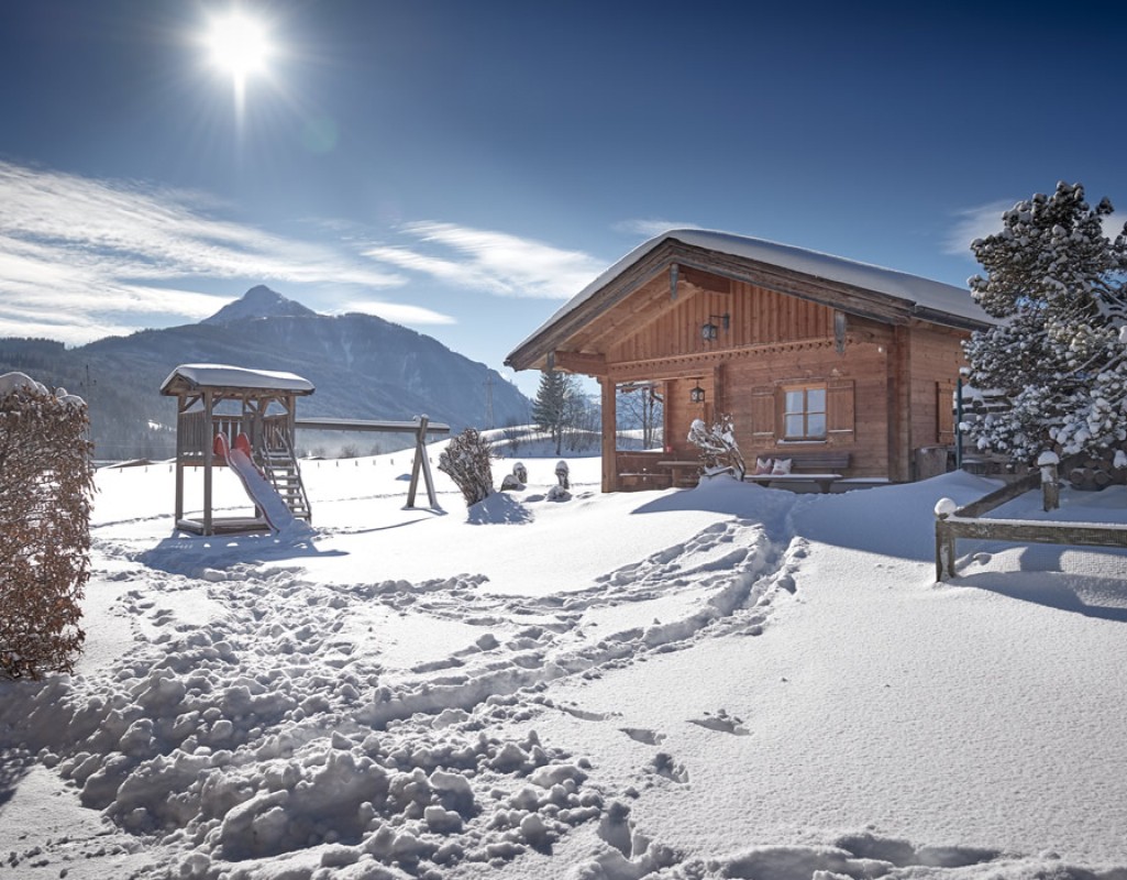 Toben im Schnee für die Kids im Winterurlaub
