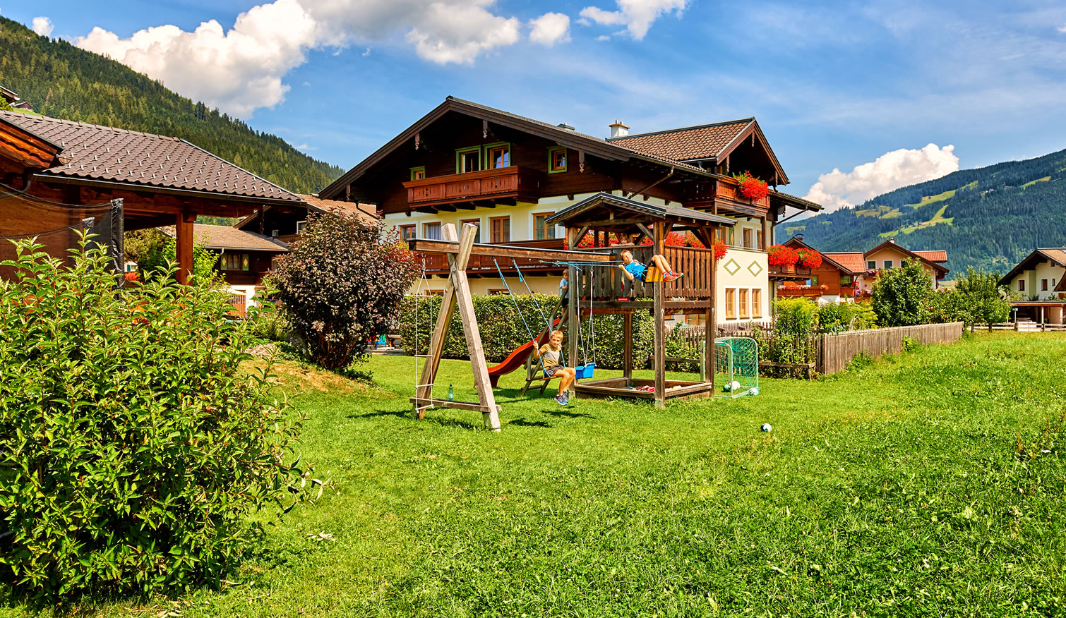 Die Grillhütte im Garten des Ransburgguts in Flachau, Salzburger Land